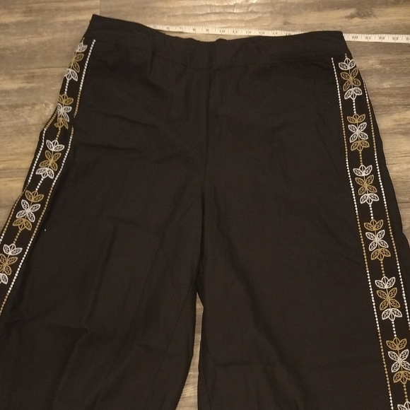 Layne Bryant Soft Linen Blend Wide Leg Embroidered Culottes - Picture 6 of 9